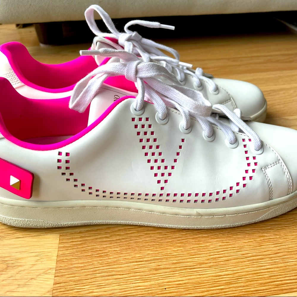 COPY - Valentino Garavani Ruckstud Neon Trim Leather Sneaker size 7,5